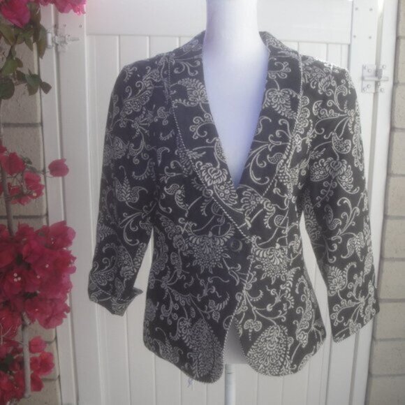 CAbi Blazer ELIZA Baroque Tapestry Black-Cream Print Size 8 - Picture 2 of 6